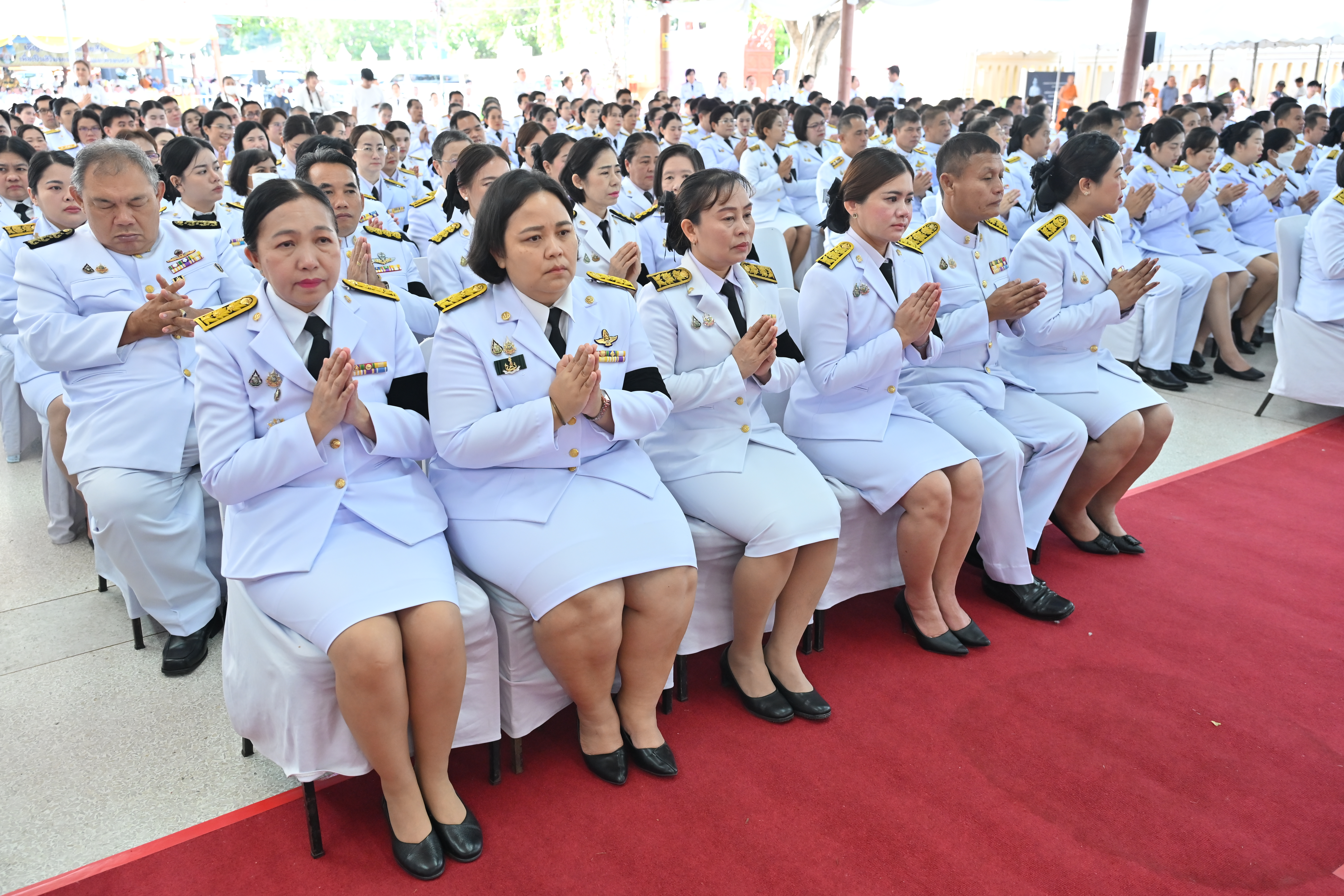 title - ส.ป.ก.นครปฐม เข้าร่วมพิธีเจริญพระพุทธมนต์ และทำบุญตักบาตร ถวายพระราชกุศลแด่ สมเด็จพระนางเจ้าฯ พระบรมราชินี เนื่องในโอกาสพระราชพิธีมหามงคลเฉลิมพระชนมพรรษา 4 รอบ 3 มิถุนายน 2569